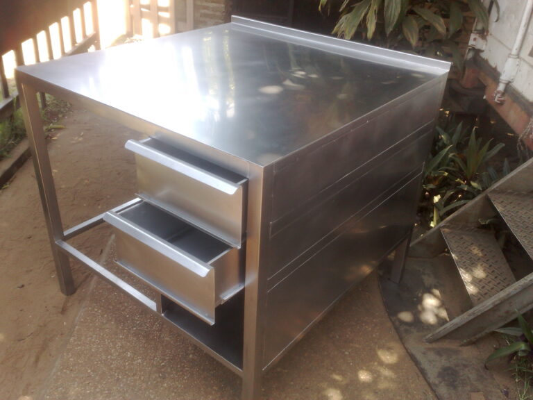 Muebles inoxidables